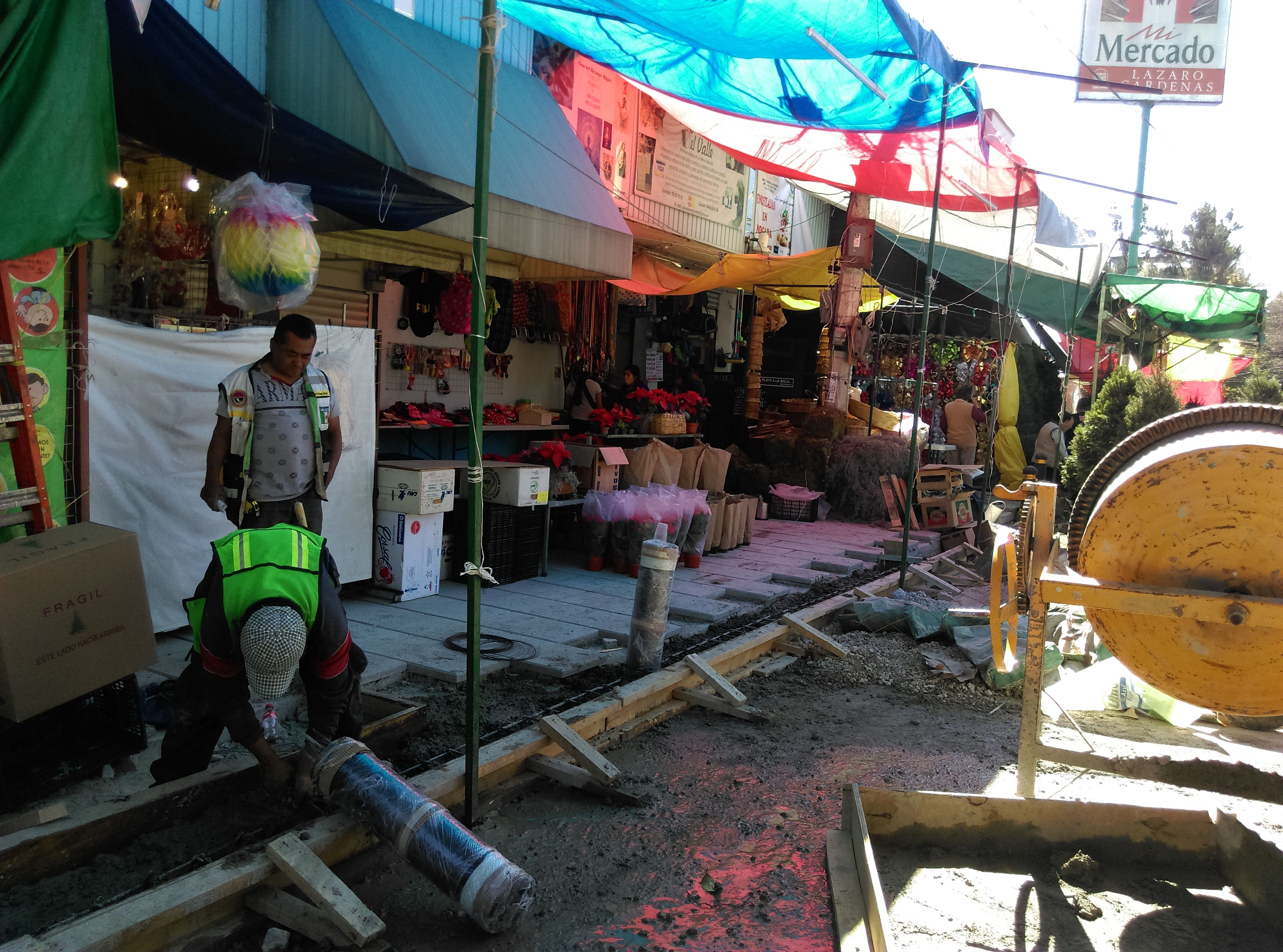 Obra en la Del Valle genera tráfico y pérdidas a los comercios - IMAG0133