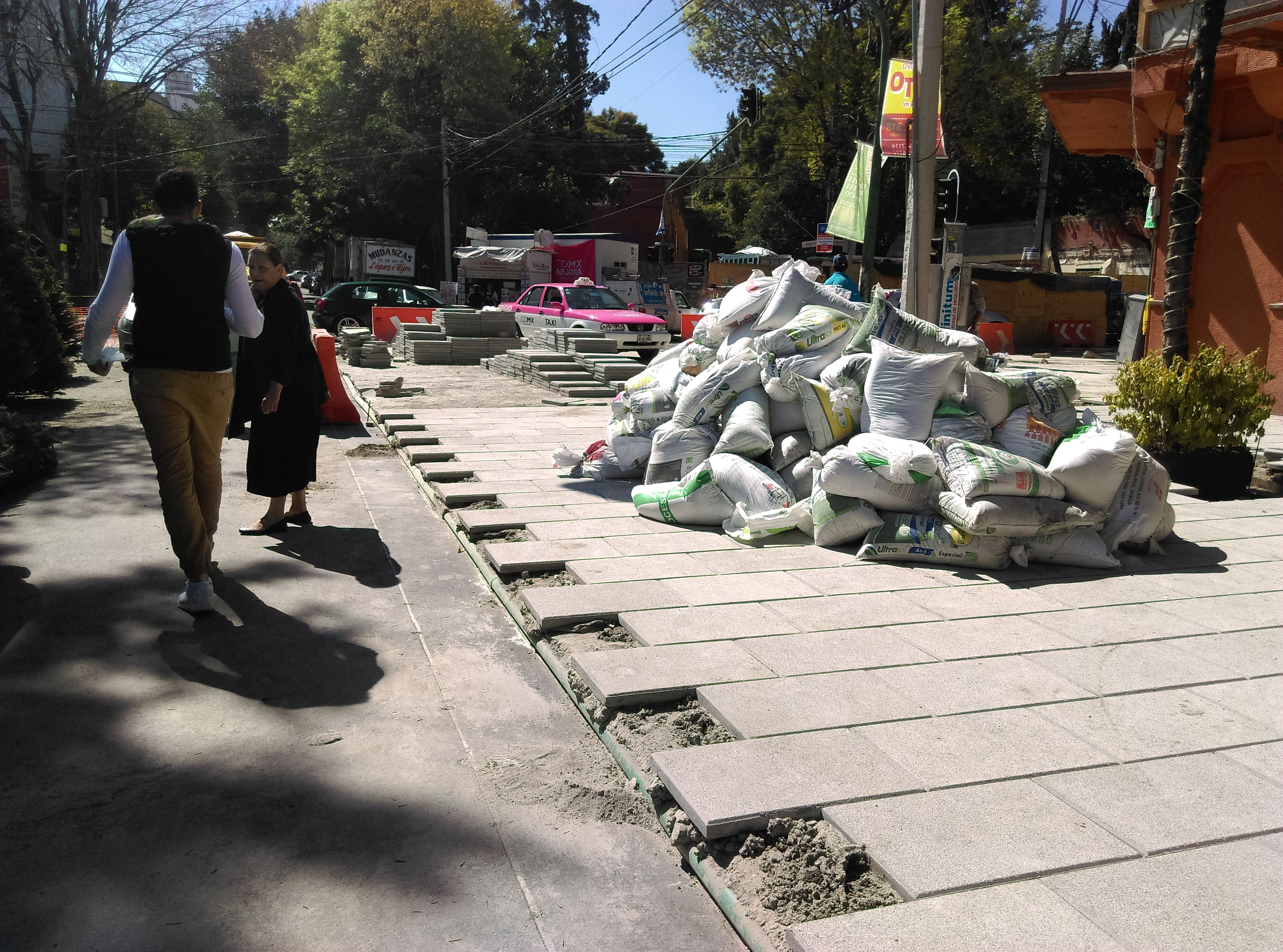 Obra en la Del Valle genera tráfico y pérdidas a los comercios - IMAG0148