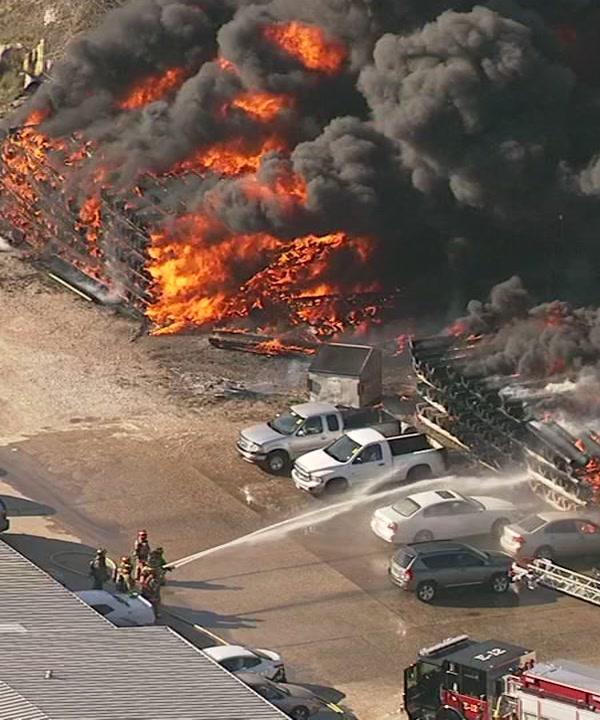 Fuerte incendio en Fort Bend, Texas - Incendio-Sugar-Land-Fort-Bend-Texas-10