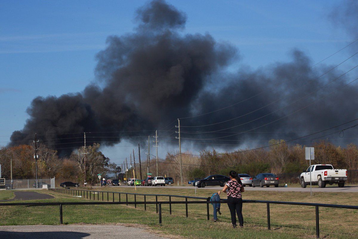 Fuerte incendio en Fort Bend, Texas - Incendio-Sugar-Land-Fort-Bend-Texas-3