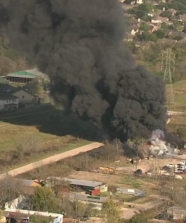 Fuerte incendio en Fort Bend, Texas - Incendio-Sugar-Land-Fort-Bend-Texas-5