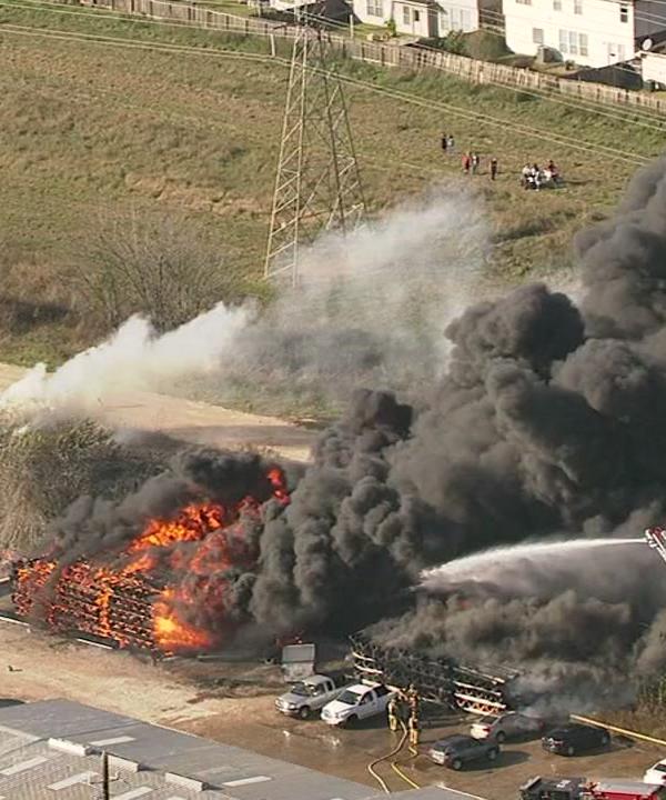 Fuerte incendio en Fort Bend, Texas - Incendio-Sugar-Land-Fort-Bend-Texas-8