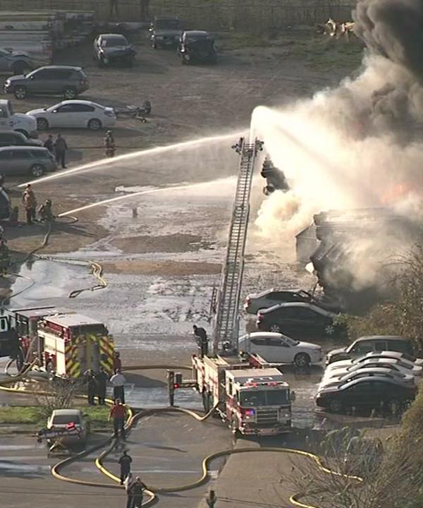 Fuerte incendio en Fort Bend, Texas - Incendio-Sugar-Land-Fort-Bend-Texas-9