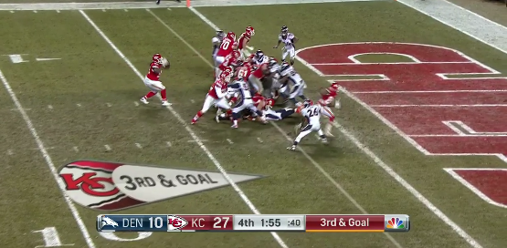 Video: pase de defensivo de 156 kg da la victoria a los Jefes sobre Broncos