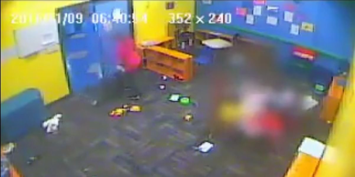 Video: maestra arrastra a niño de cinco años en una guardería