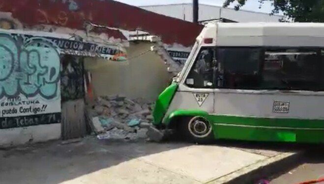 Choque de microbús deja 12 heridos en Azcapotzalco