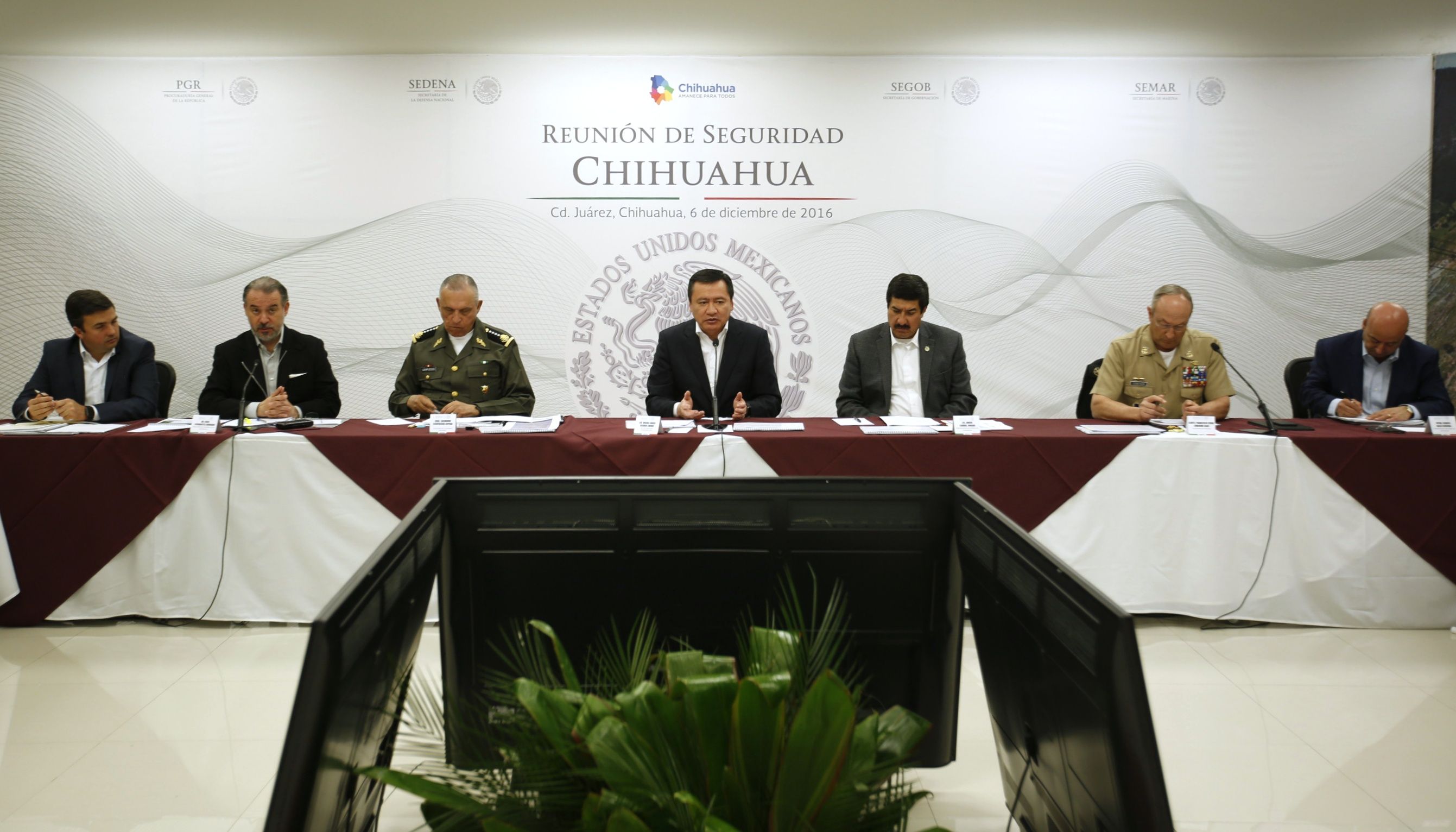 La gente demanda seguridad y en eso se trabaja: Osorio Chong