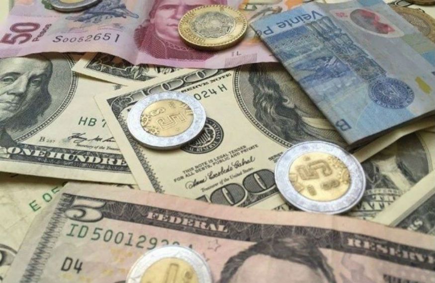 Dólar cierra jornada hasta en 20.67 pesos a la venta