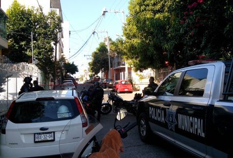 Hallan tres cabezas en automóvil de Acapulco