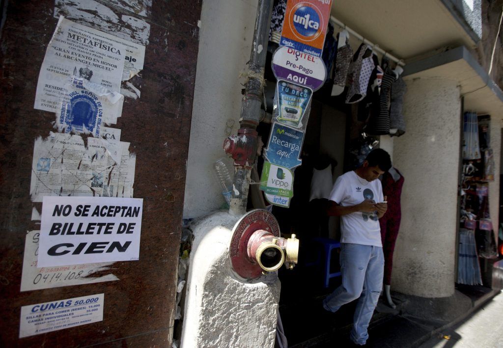 Eliminación de billetes en Venezuela provoca saqueos y protestas - SOP-AP-SPANI-SPAN-VE_Medi-1024x709