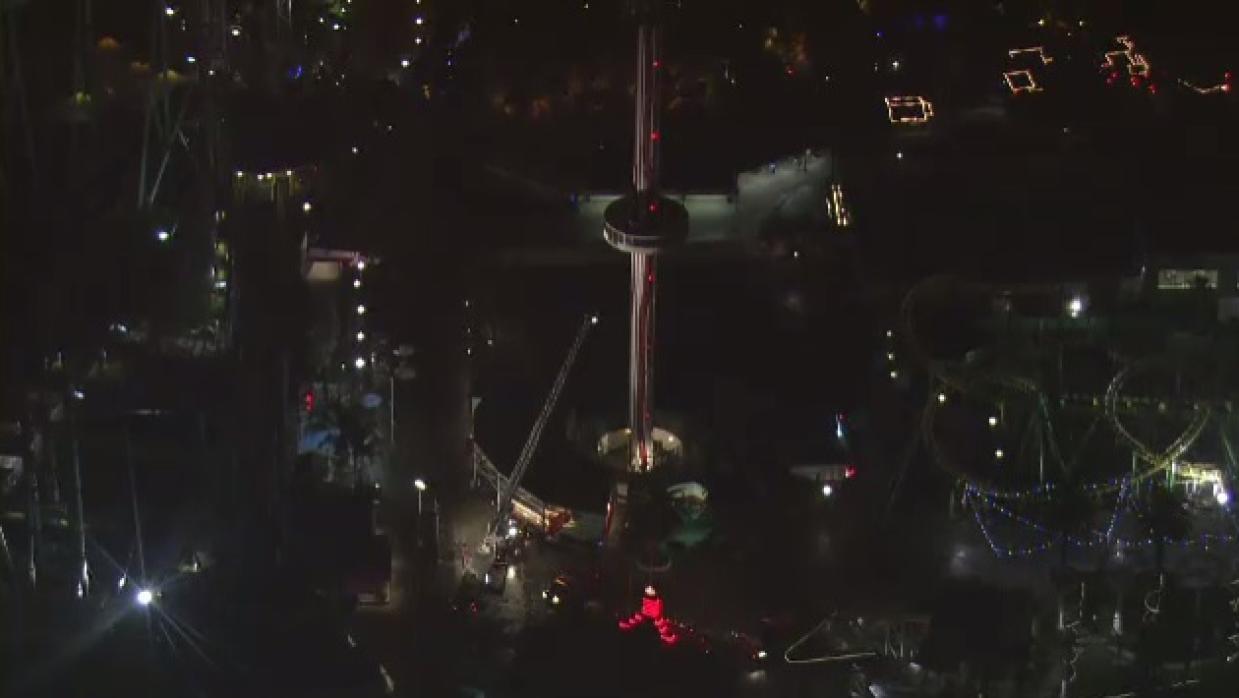 Atrapadas 21 personas en juego mecánico en California