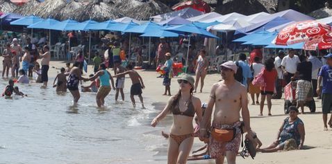 Estrangulan a pareja en playa de Acapulco Estrangulan a pareja en playa de Acapulco