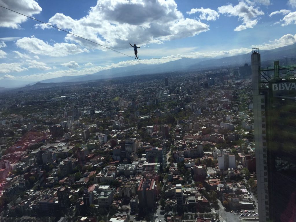 Alemán cruza dos edificios de la Ciudad de México caminando en una cuerda - WhatsApp-Image-2016-12-04-at-11.41.16-AM-1024x768
