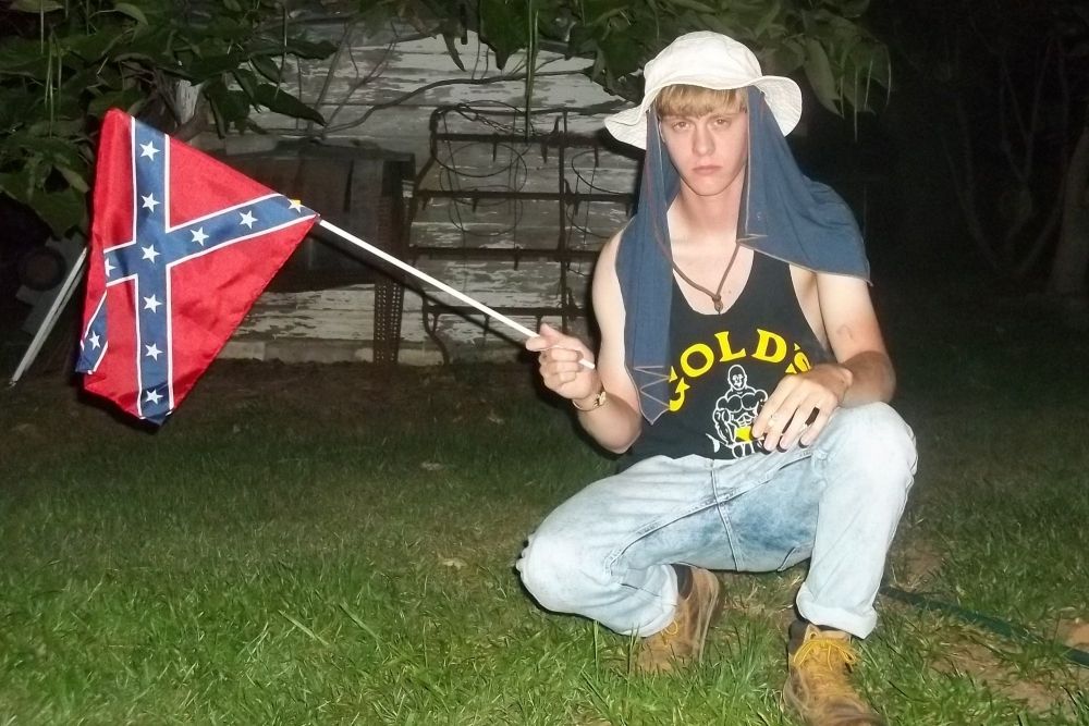 Declaran culpable a Dylann Roof por la masacre de Charleston - a-photograph-posted-to-a-website-with-a-racist-manifesto-shows-dylann-roof-the-21-year-old-man-charged-with-murdering-nine-people-at-emanuel-ame-church-in-charleston-south-carolina
