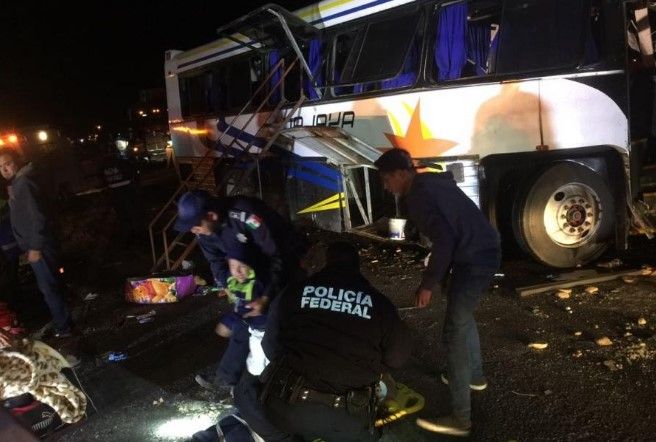 Choque entre tráiler y camión deja once muertos en Chihuahua - accidente-chihuahua