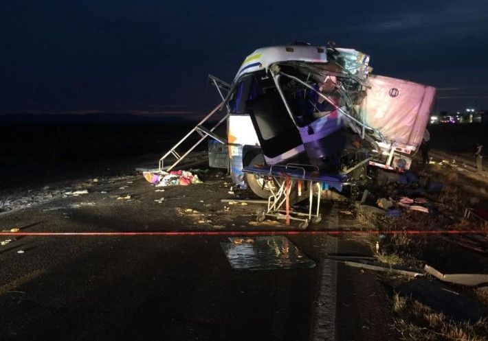 Choque entre tráiler y camión deja once muertos en Chihuahua