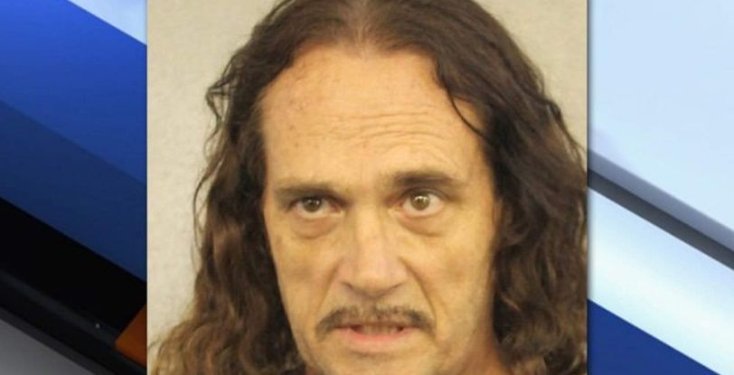 Arrestan a hombre por insultar a Donald Trump en redes sociales