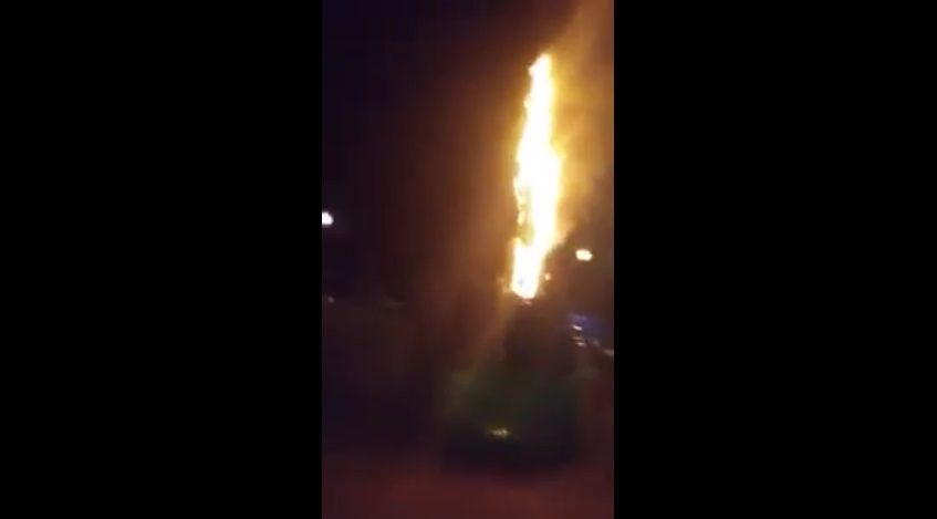 Incendian árbol de navidad colocado por ayuntamiento en Hidalgo