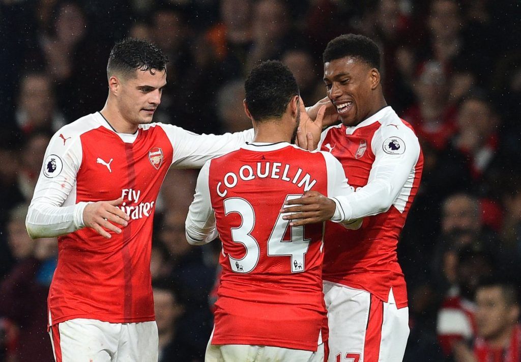 Arsenal gana y comparte la cima general con el Chelsea en la Liga Premier - arsenal-stoke-city-1024x711