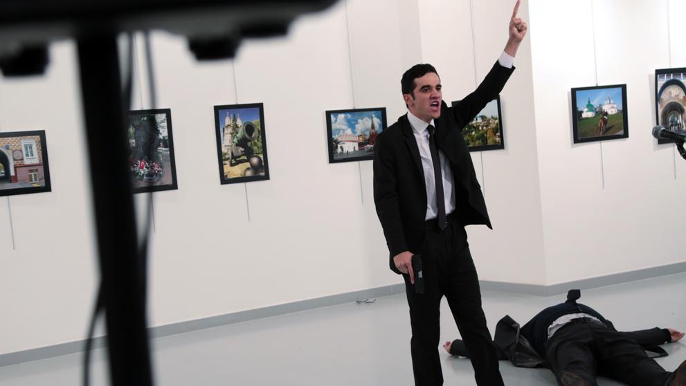 "Muerte de embajador en Turquía es doloroso para Rusia": Putin - asesinato-turquía