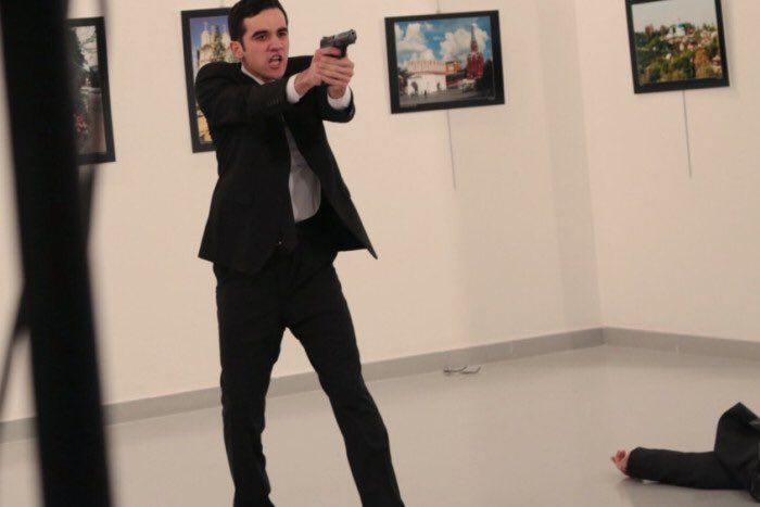 Video: asesinan a embajador ruso en Turquía - asesino-embajador