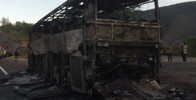 Autobús se incendia en la Autopista del Sol - autobus-incendio-2