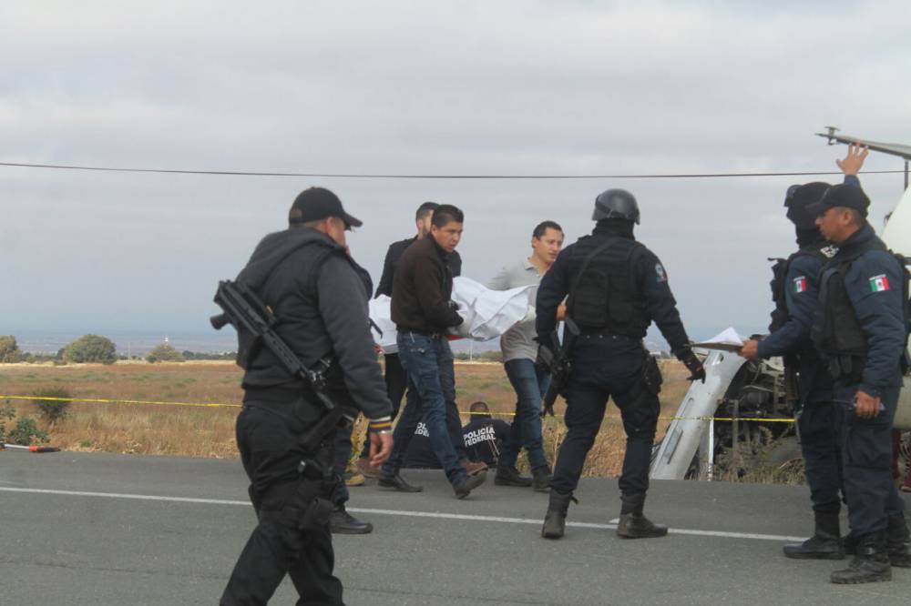 Mueren seis personas en volcadura de autobús en Zacatecas - autóbus-zacatecas-3