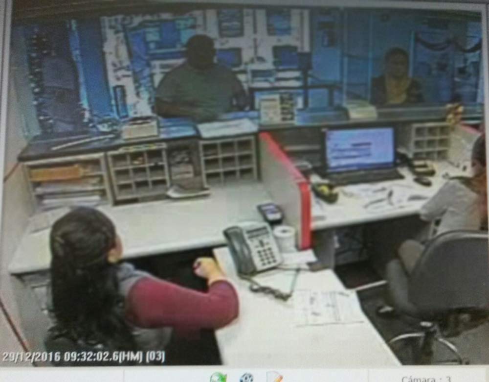 Roban banco en la Doctores - b01-1