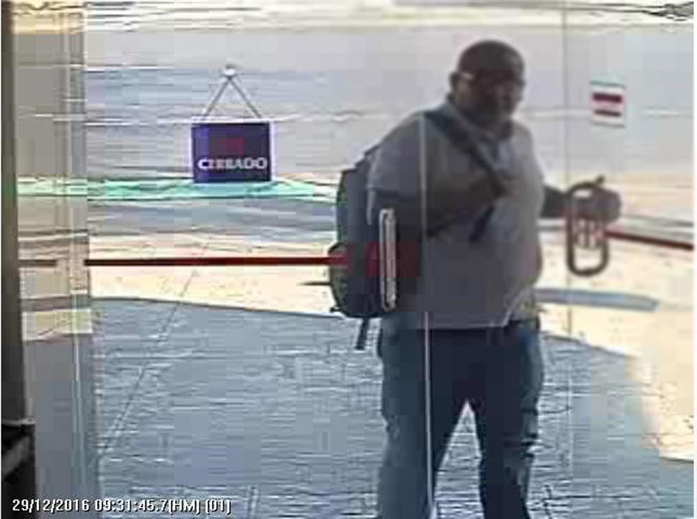 Roban banco en la Doctores - b03-1