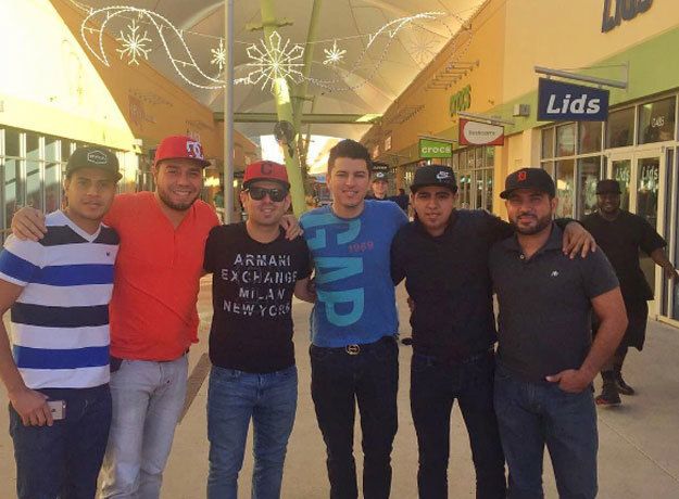 Bajan de avión a integrantes de la Banda MS - banda-ms-televisa-espec