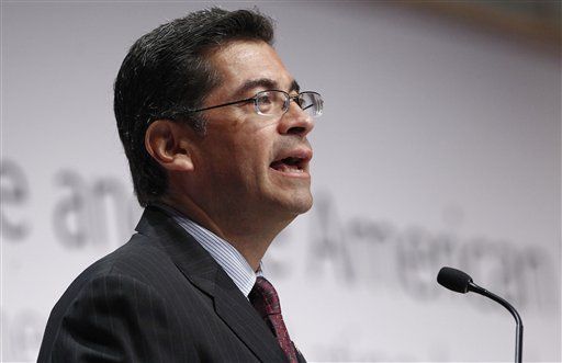 Procurador hispano de California reta a Trump - becerra-2
