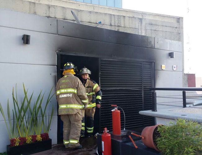 Se incendia azotea en edificio de la Miguel Hidalgo - bom3