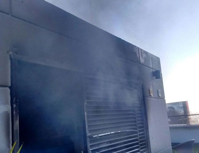 Se incendia azotea en edificio de la Miguel Hidalgo