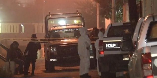 Encuentran cadáver dentro de camioneta en Monterrey