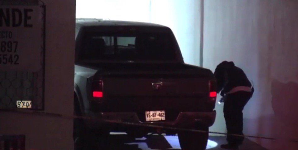 Encuentran cadáver dentro de camioneta en Monterrey - cadaver-valle-verde
