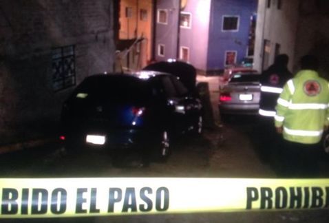 Encuentran tres cadáveres dentro de auto en Álvaro Obregón