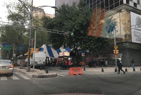Campesinos bloquean Paseo de la Reforma por segundo día