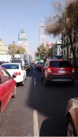 ¿En qué gastamos el tiempo de nuestras vidas? - caos-vial-compras-e1482616405536