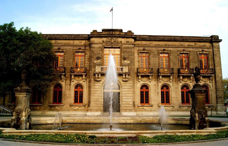 La historia del primer árbol de Navidad que llegó a México - castillo-de-chapultepec