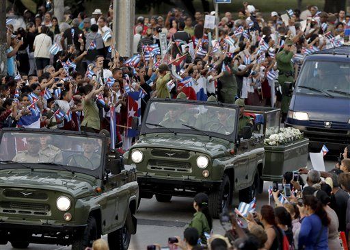 Inicia último recorrido de cenizas de Fidel Castro - cenizas-fidel-castro-4