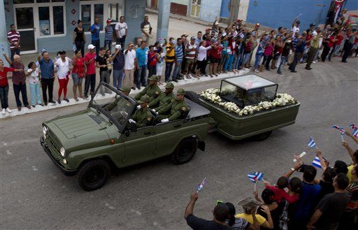 Inicia último recorrido de cenizas de Fidel Castro