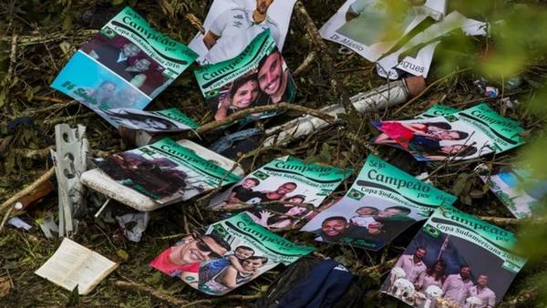 Los emotivos carteles del utilero del Chapecoense - chapecoense-6