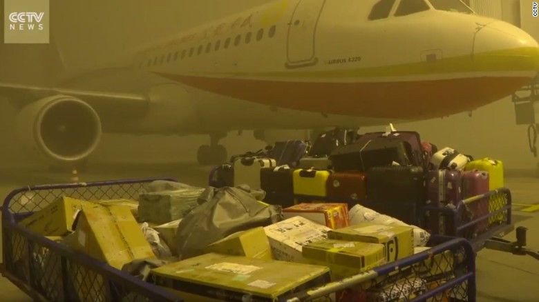 Contaminación deja 20 mil personas varadas en aeropuerto de China - china-contaminación