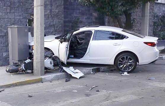 Mueren dos al estrellarse en Xochimilco