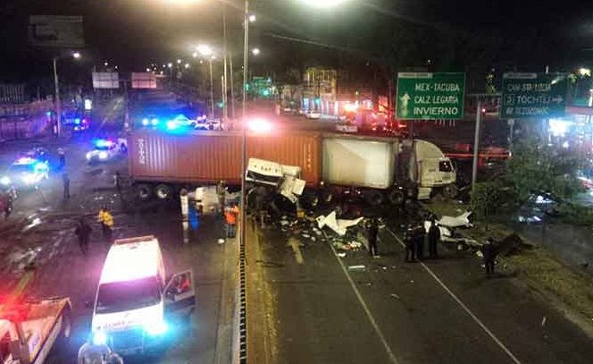Video: choque de tráileres deja dos muertos en Azcapotzalco