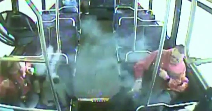 Video: cigarro electrónico explota dentro de autobús en California
