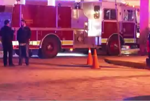 Incendio en restaurante deja un lesionado en Nuevo León - clientes-restaurantes-aledanos-evacuados_MILIMA20161230_0281_8