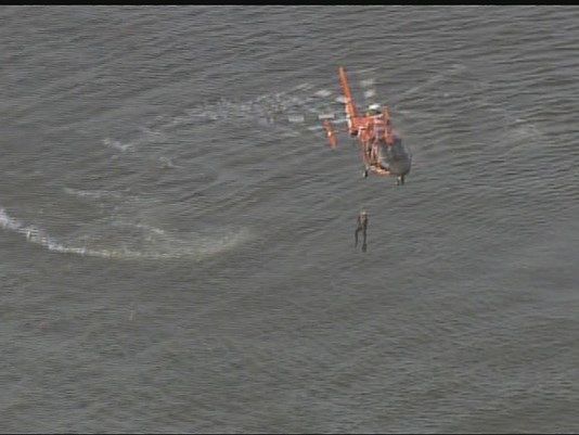 Helicóptero militar cae al mar en Texas - coast_1482965666055_7491220_ver1.0