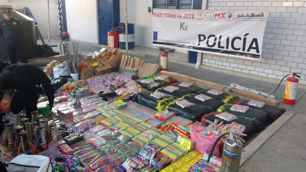 Decomisan tonelada y media de pirotecnia en la Ciudad de México - cohetes-1-1024x576