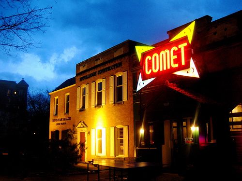 Atacan pizzería en Washington D.C. acusada de fachada para pedófilos